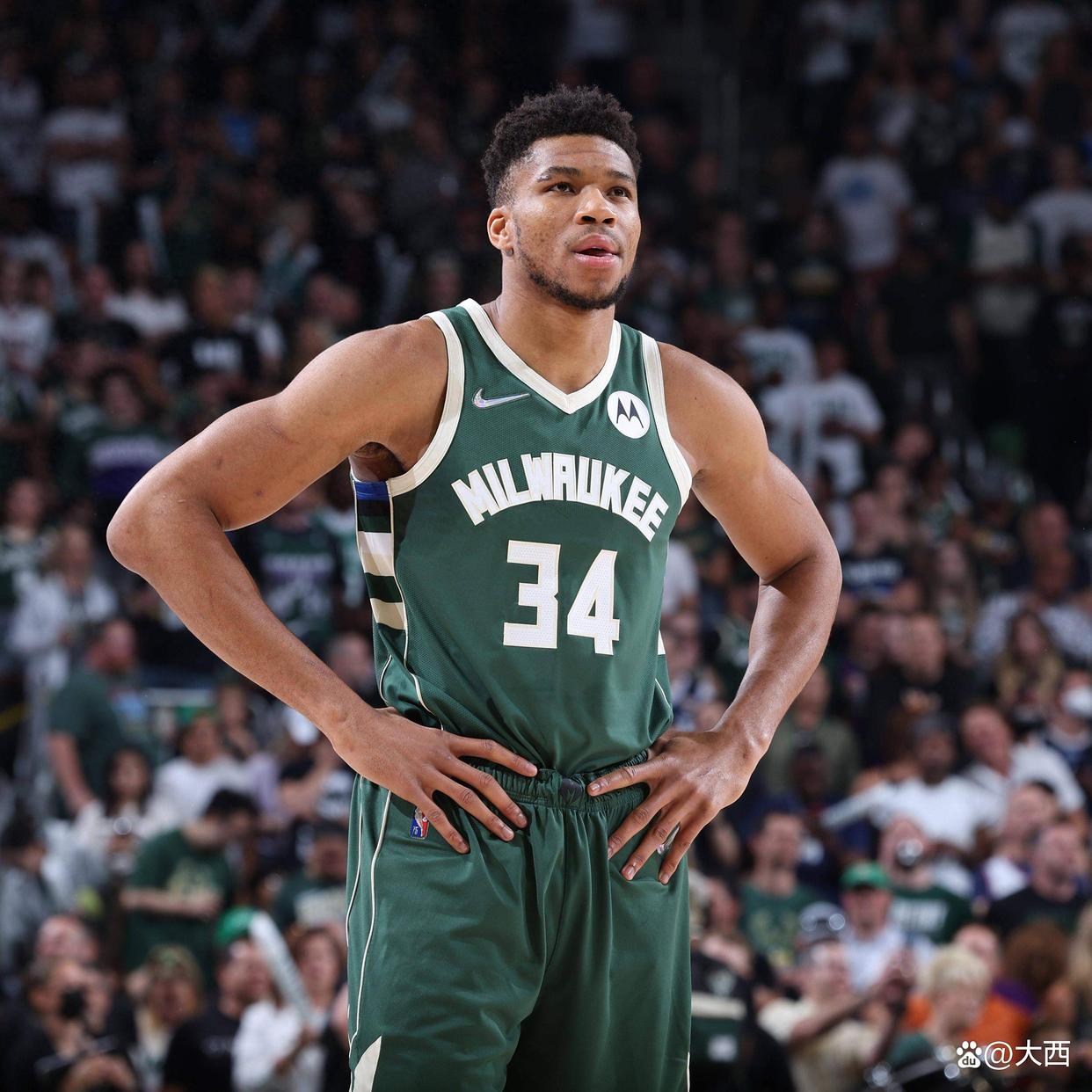 字母哥连续三场比赛得分超过比分优势明显，曼联挑战极限！的简单介绍